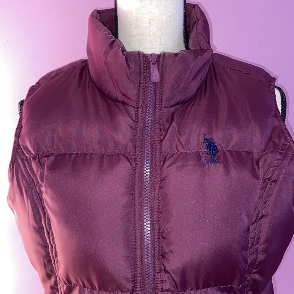 Polo Assn. Wine color puffer vest. New condition. Size large. - Picture 2 of 11